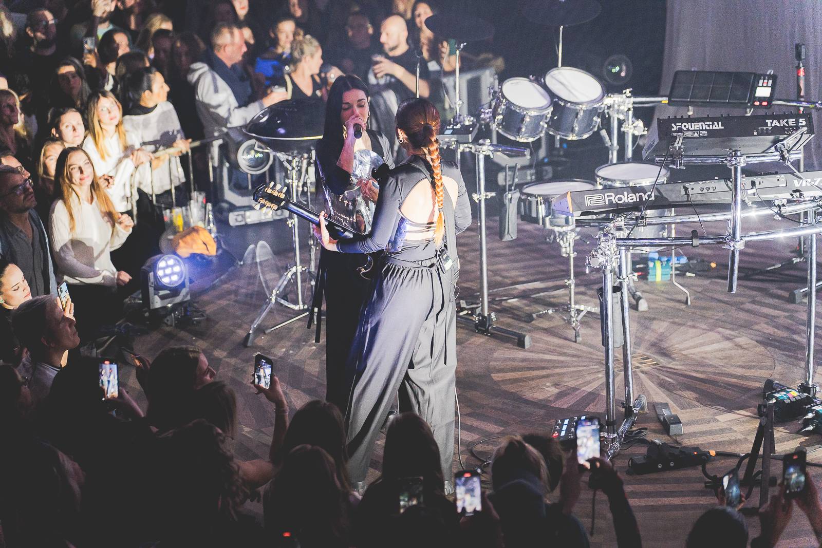 Giolì & Assia bavily vyprodaný Lucerna Music Bar, předskakovala jim Němka Joplyn