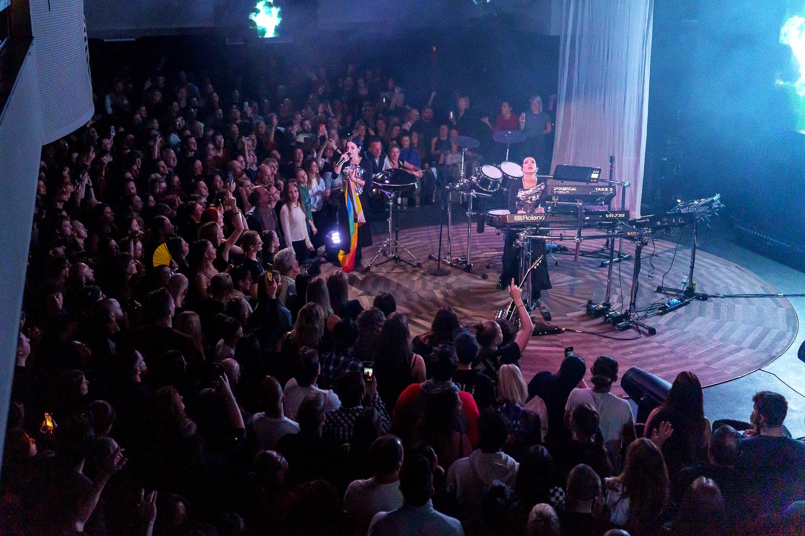 Giolì & Assia bavily vyprodaný Lucerna Music Bar, předskakovala jim Němka Joplyn