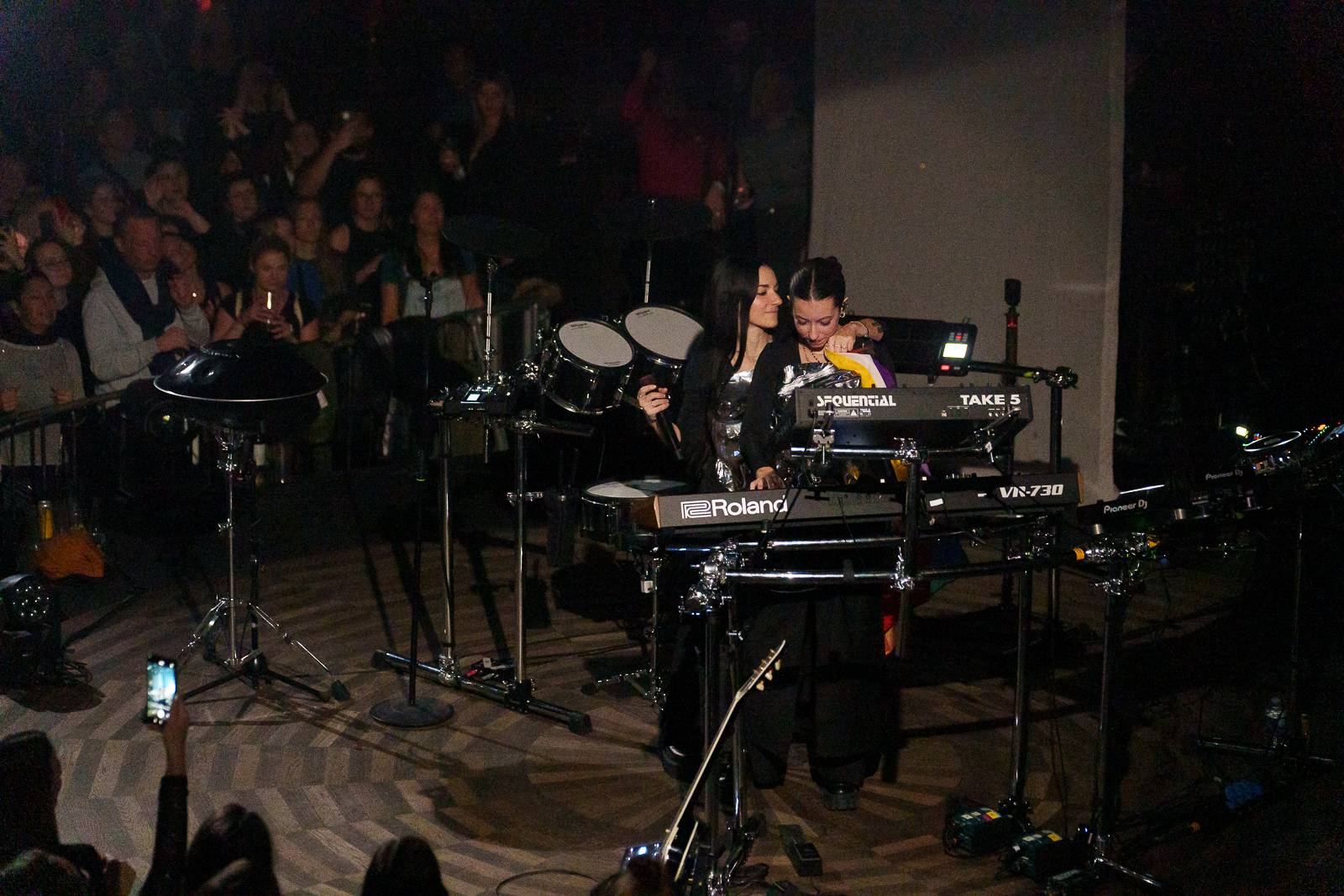 Giolì & Assia bavily vyprodaný Lucerna Music Bar, předskakovala jim Němka Joplyn