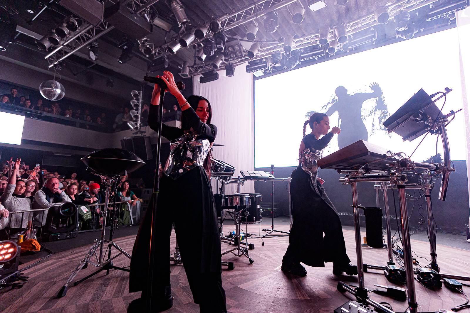 Giolì & Assia bavily vyprodaný Lucerna Music Bar, předskakovala jim Němka Joplyn