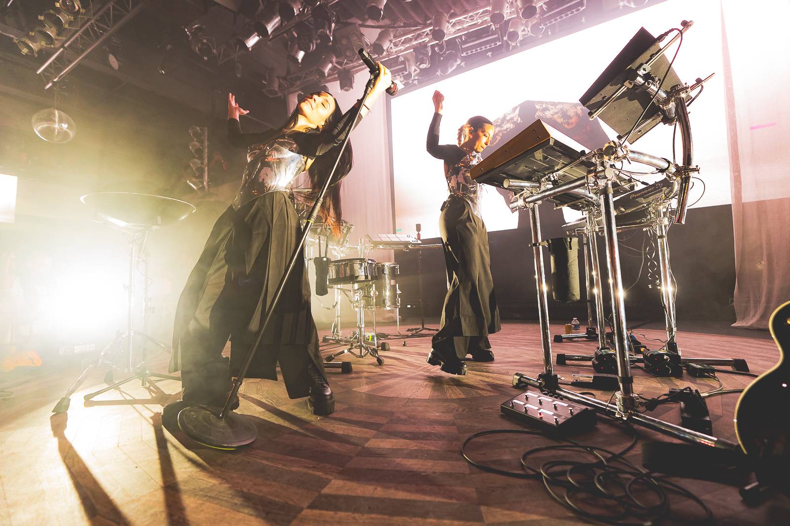 Giolì & Assia bavily vyprodaný Lucerna Music Bar, předskakovala jim Němka Joplyn