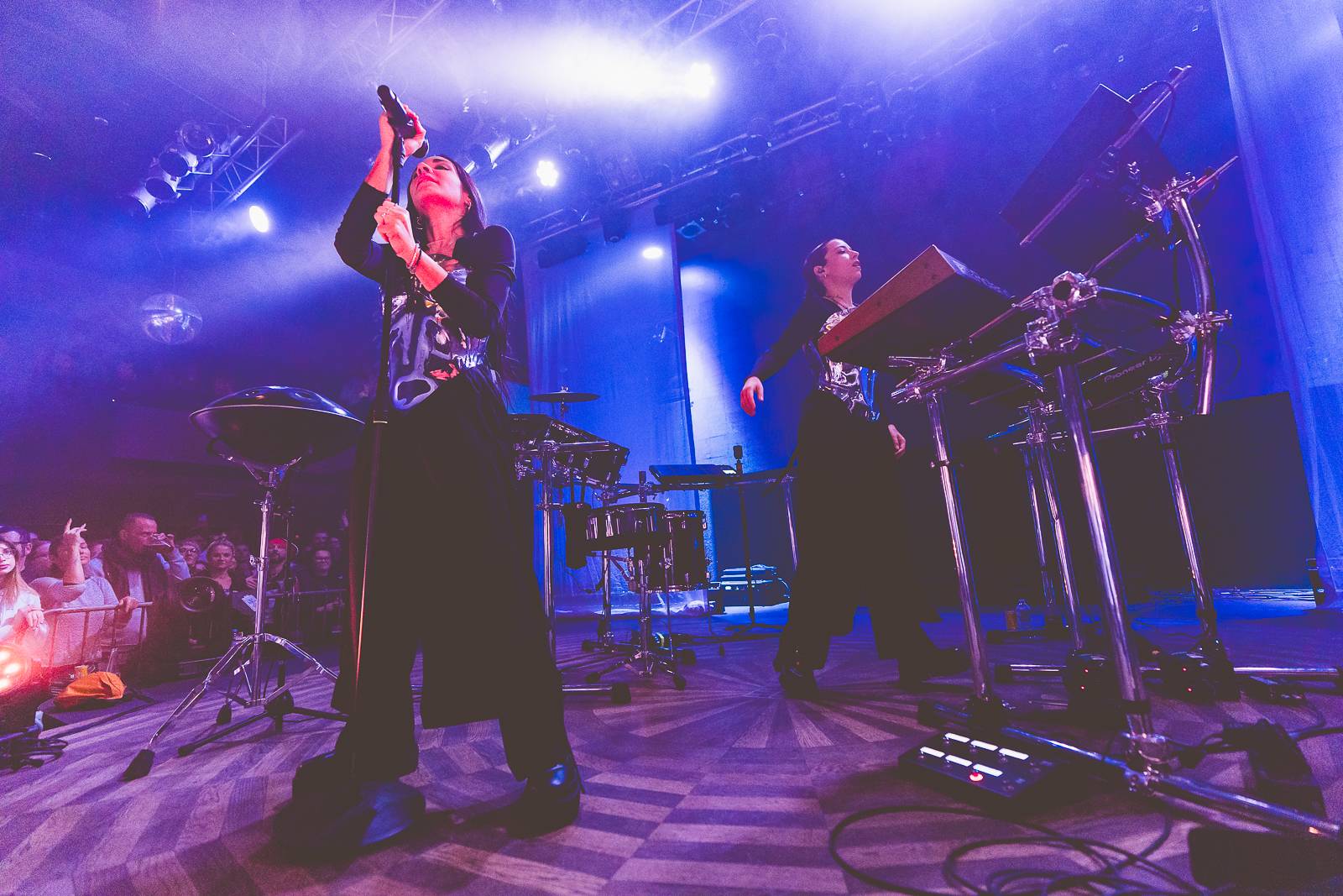 Giolì & Assia bavily vyprodaný Lucerna Music Bar, předskakovala jim Němka Joplyn