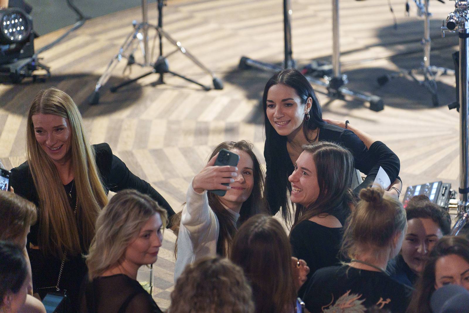 Giolì & Assia bavily vyprodaný Lucerna Music Bar, předskakovala jim Němka Joplyn