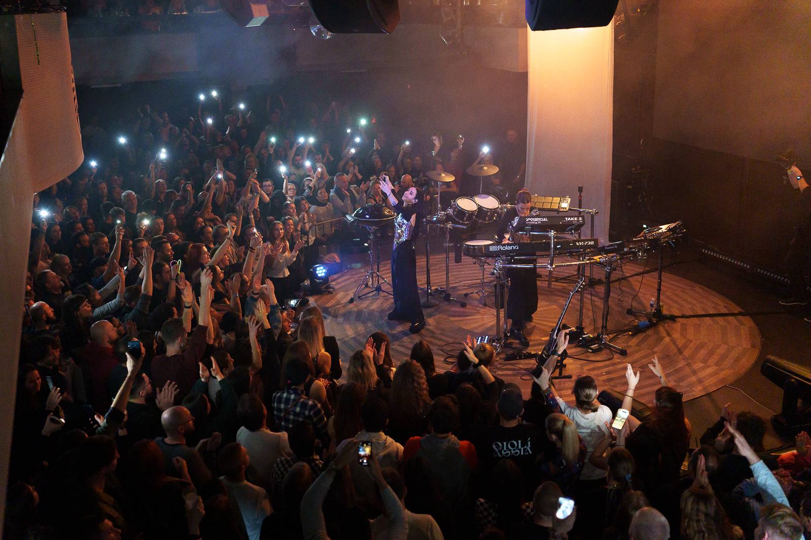 Giolì & Assia bavily vyprodaný Lucerna Music Bar, předskakovala jim Němka Joplyn