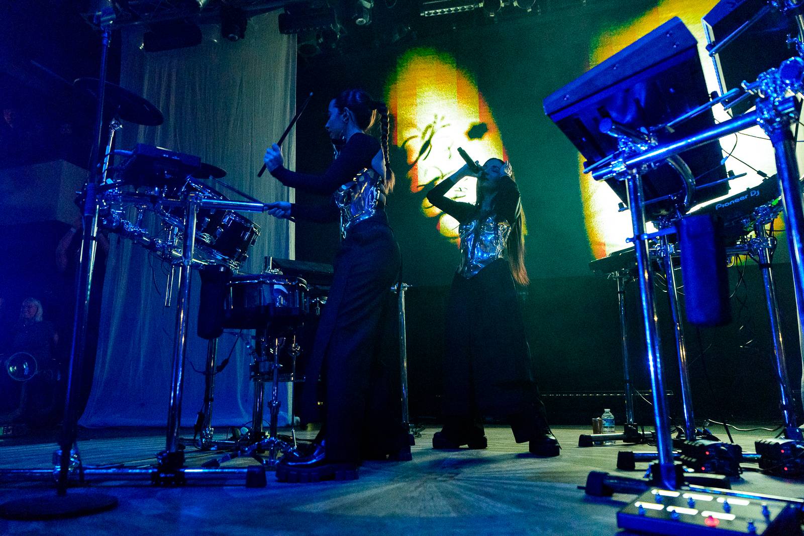 Giolì & Assia bavily vyprodaný Lucerna Music Bar, předskakovala jim Němka Joplyn