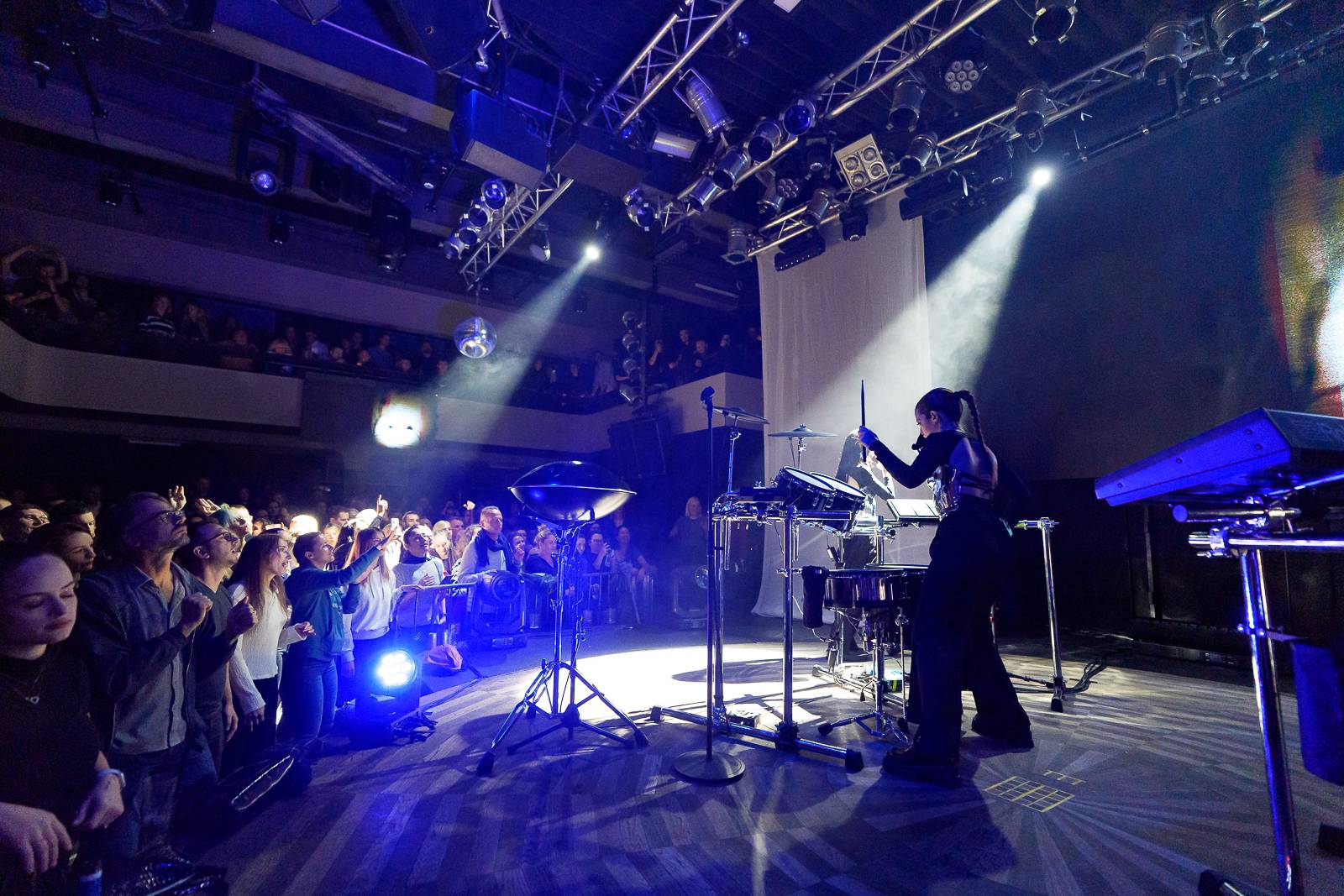 Giolì & Assia bavily vyprodaný Lucerna Music Bar, předskakovala jim Němka Joplyn