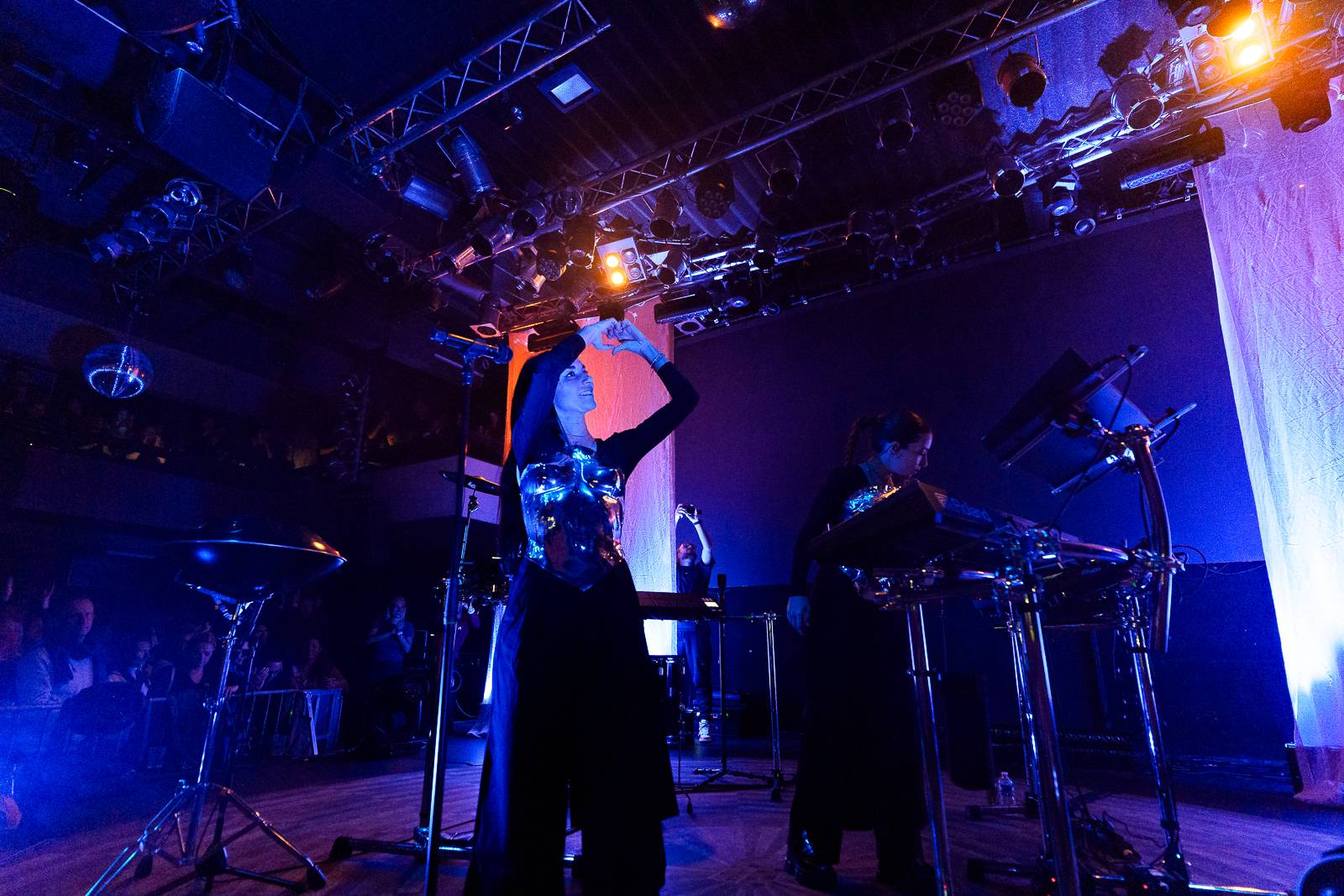 Giolì & Assia bavily vyprodaný Lucerna Music Bar, předskakovala jim Němka Joplyn