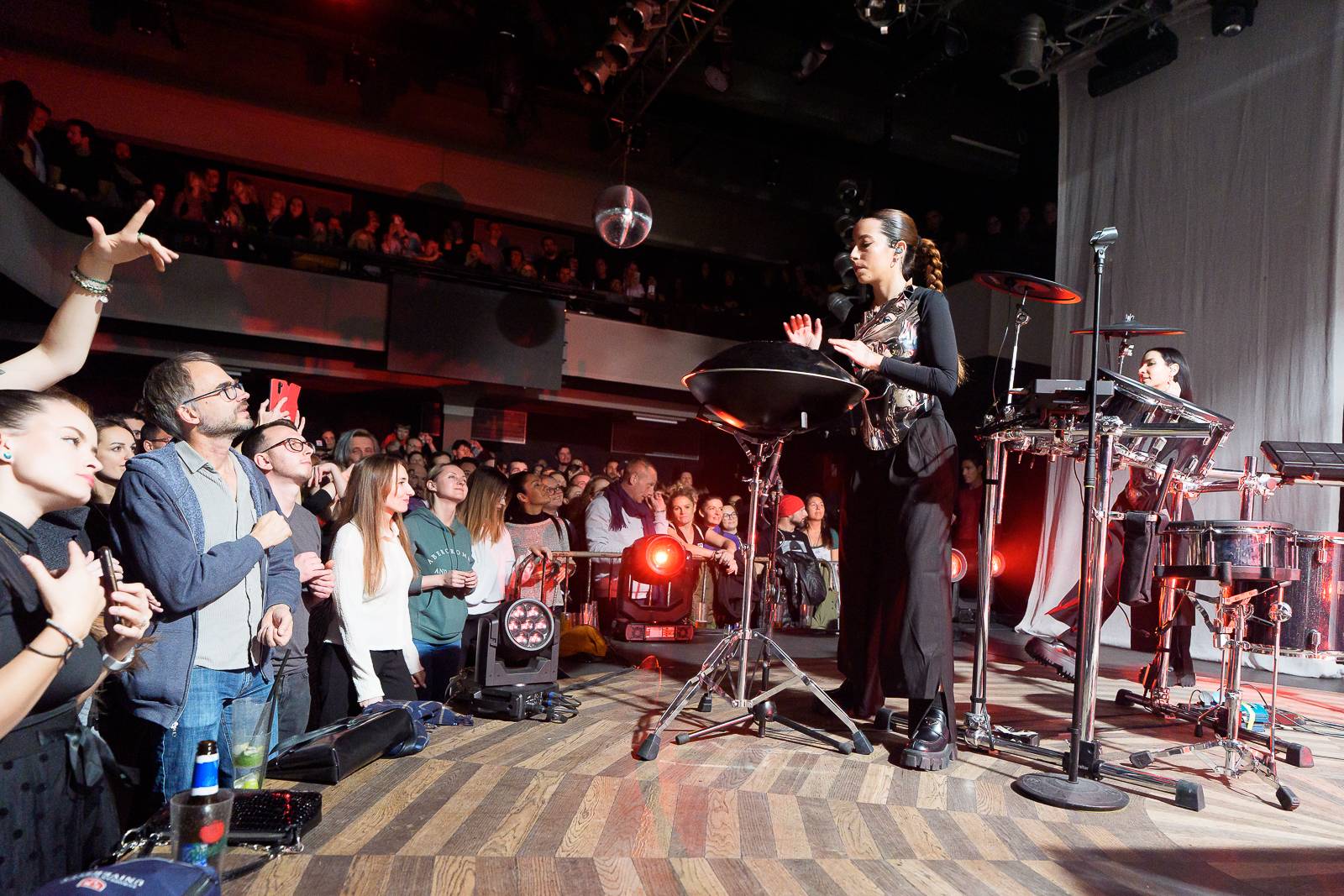 Giolì & Assia bavily vyprodaný Lucerna Music Bar, předskakovala jim Němka Joplyn