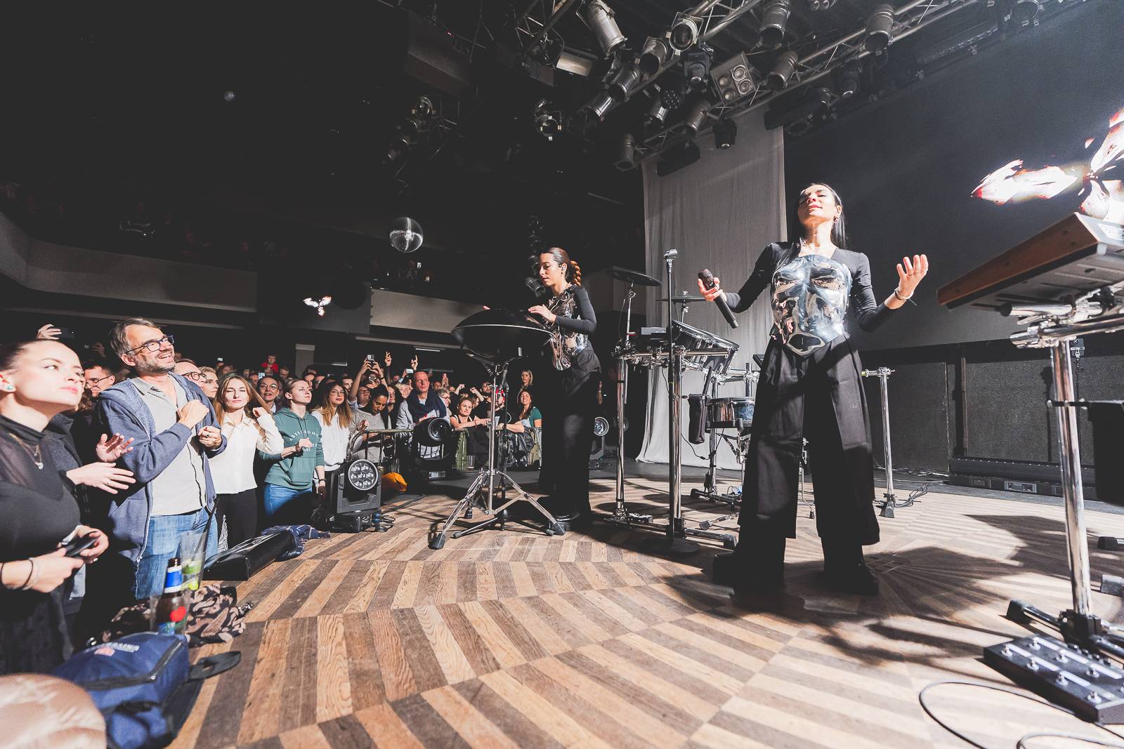 Giolì & Assia bavily vyprodaný Lucerna Music Bar, předskakovala jim Němka Joplyn