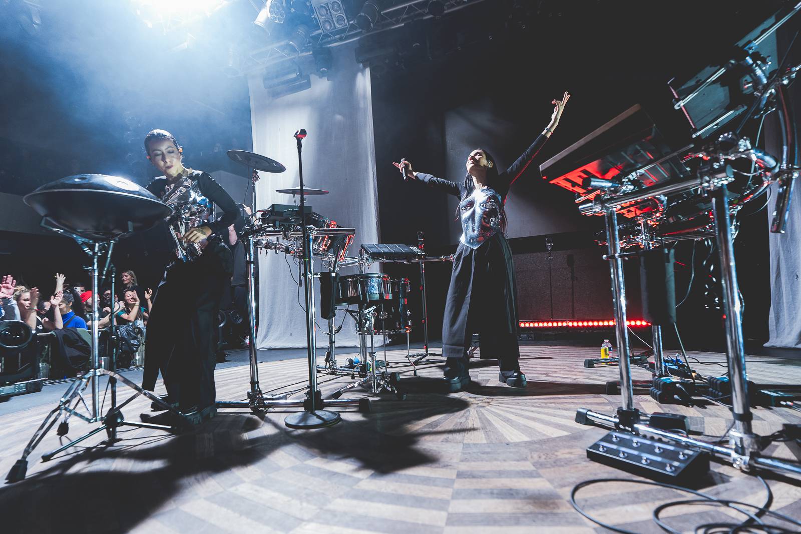 Giolì & Assia bavily vyprodaný Lucerna Music Bar, předskakovala jim Němka Joplyn