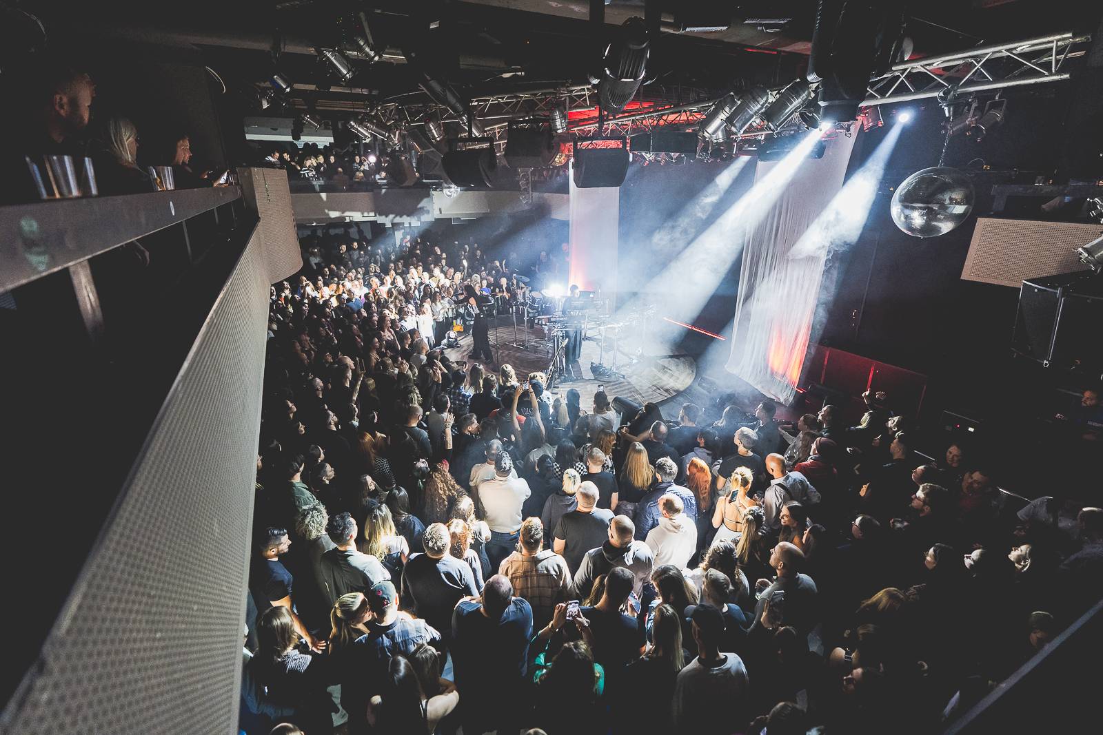 Giolì & Assia bavily vyprodaný Lucerna Music Bar, předskakovala jim Němka Joplyn