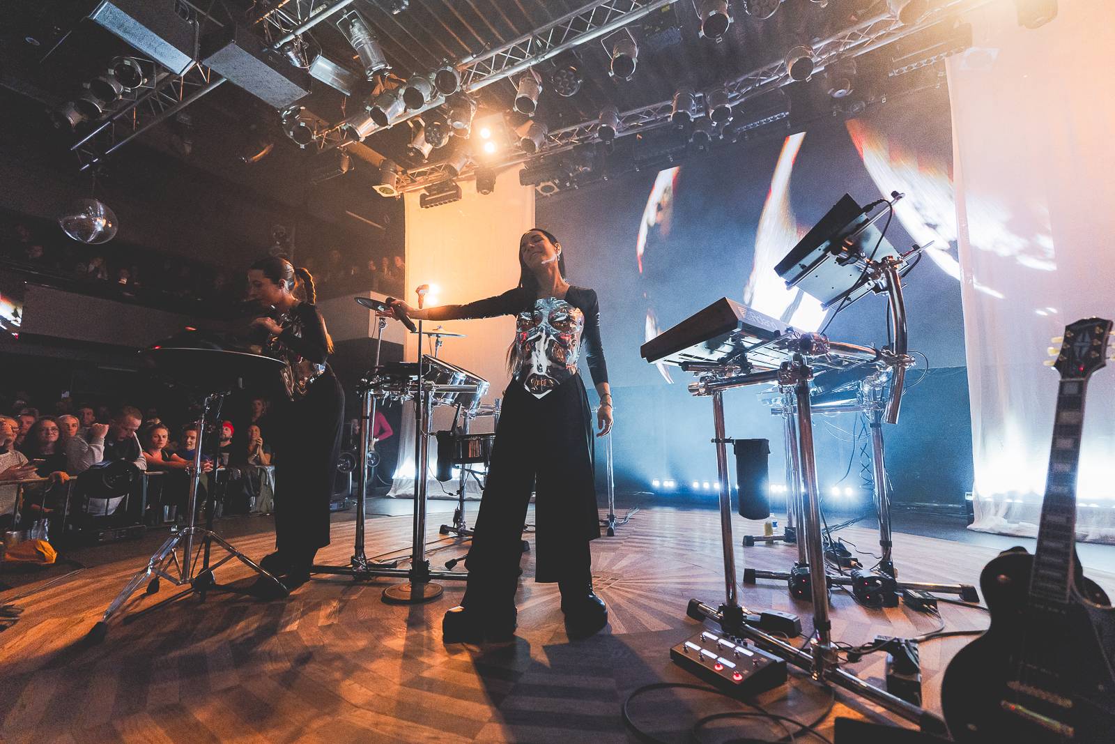 Giolì & Assia bavily vyprodaný Lucerna Music Bar, předskakovala jim Němka Joplyn