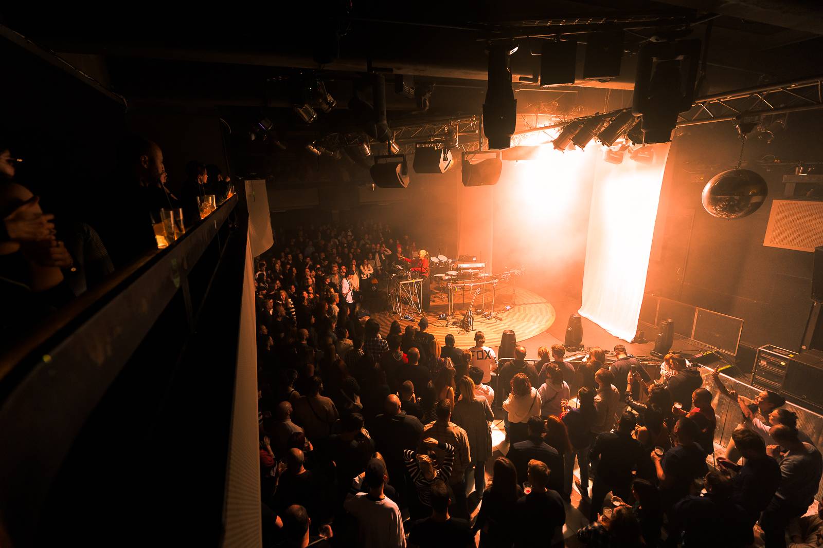 Giolì & Assia bavily vyprodaný Lucerna Music Bar, předskakovala jim Němka Joplyn