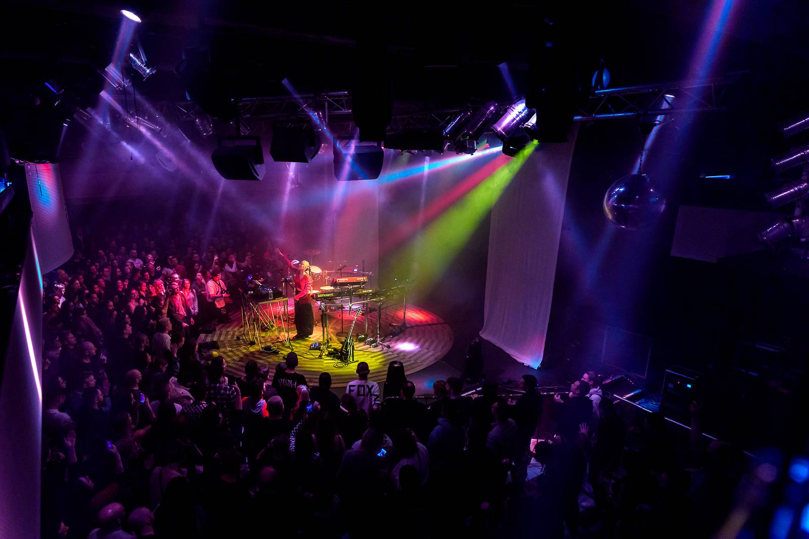 Giolì & Assia bavily vyprodaný Lucerna Music Bar, předskakovala jim Němka Joplyn