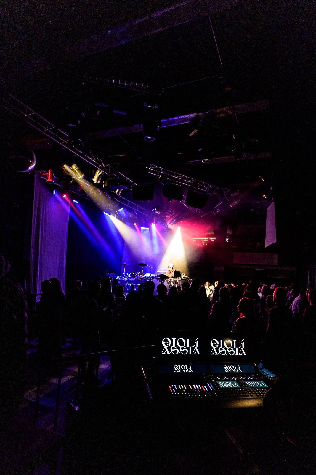 Giolì & Assia bavily vyprodaný Lucerna Music Bar, předskakovala jim Němka Joplyn