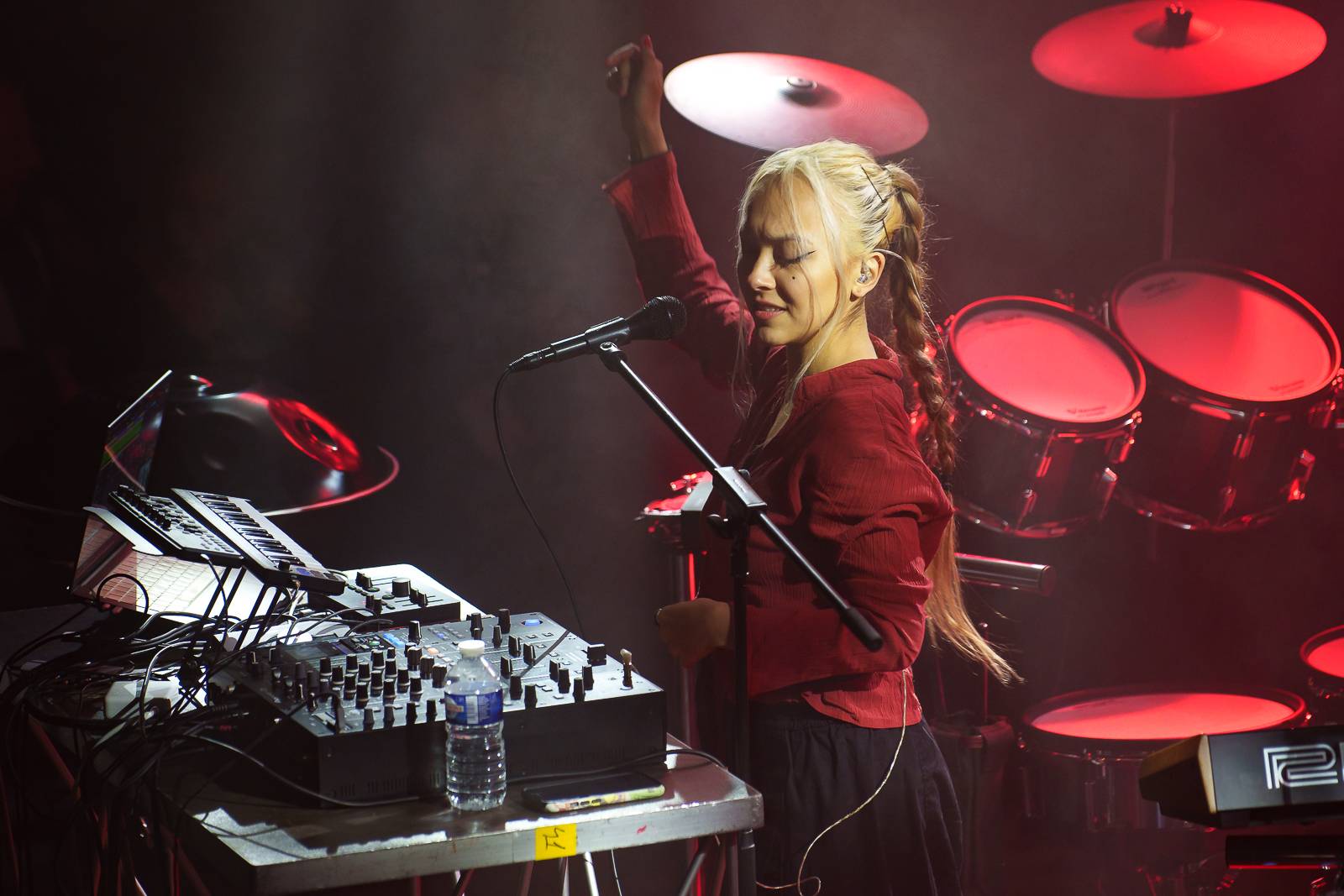 Giolì & Assia bavily vyprodaný Lucerna Music Bar, předskakovala jim Němka Joplyn