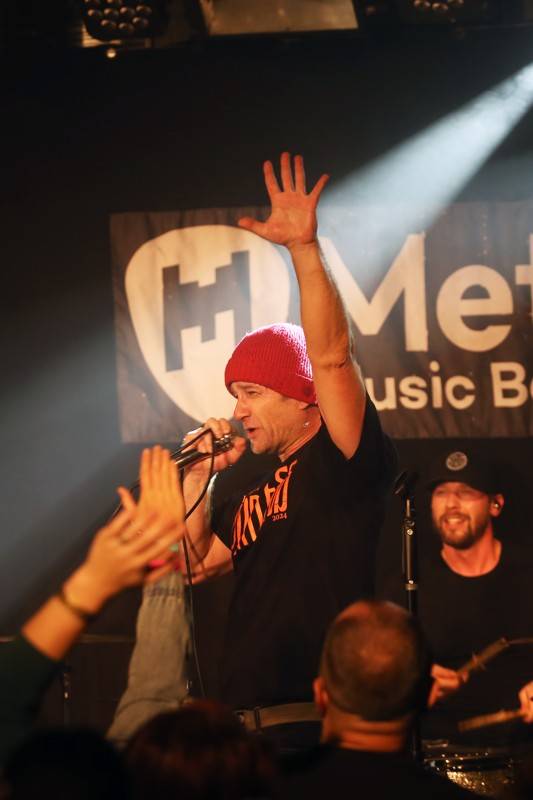 Portless přivezli do Brna nové album Recharged, pokřtily jim ho fanynky