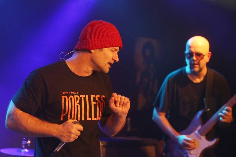 Portless přivezli do Brna nové album Recharged, pokřtily jim ho fanynky