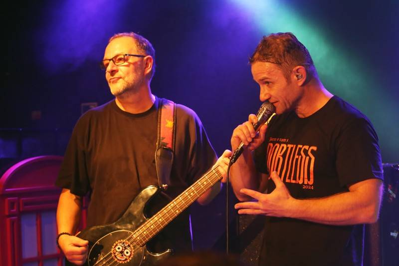 Portless přivezli do Brna nové album Recharged, pokřtily jim ho fanynky