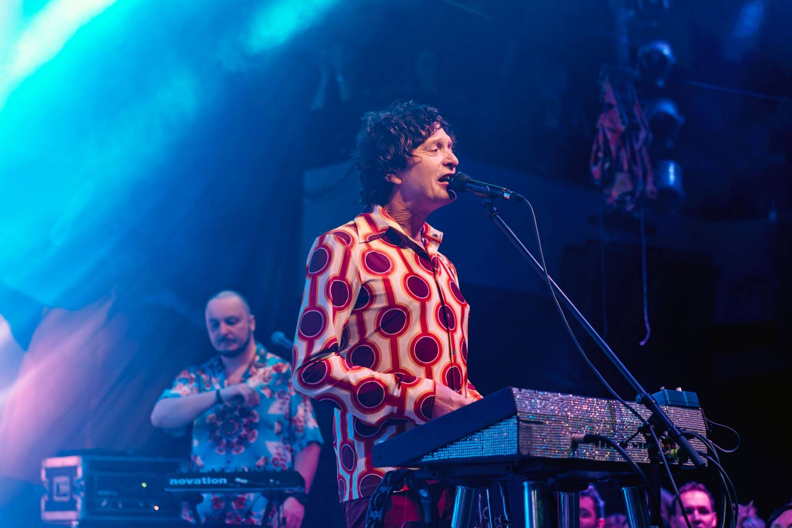 Mig 21 roztančili vyprodaný Lucerna Music Bar, fanynky zasypaly pódium kalhotkami