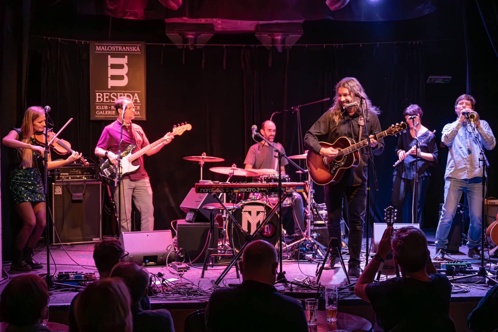 Ondřej Fencl a Hromosvod oslavili v Malostranské besedě třicet let na scéně