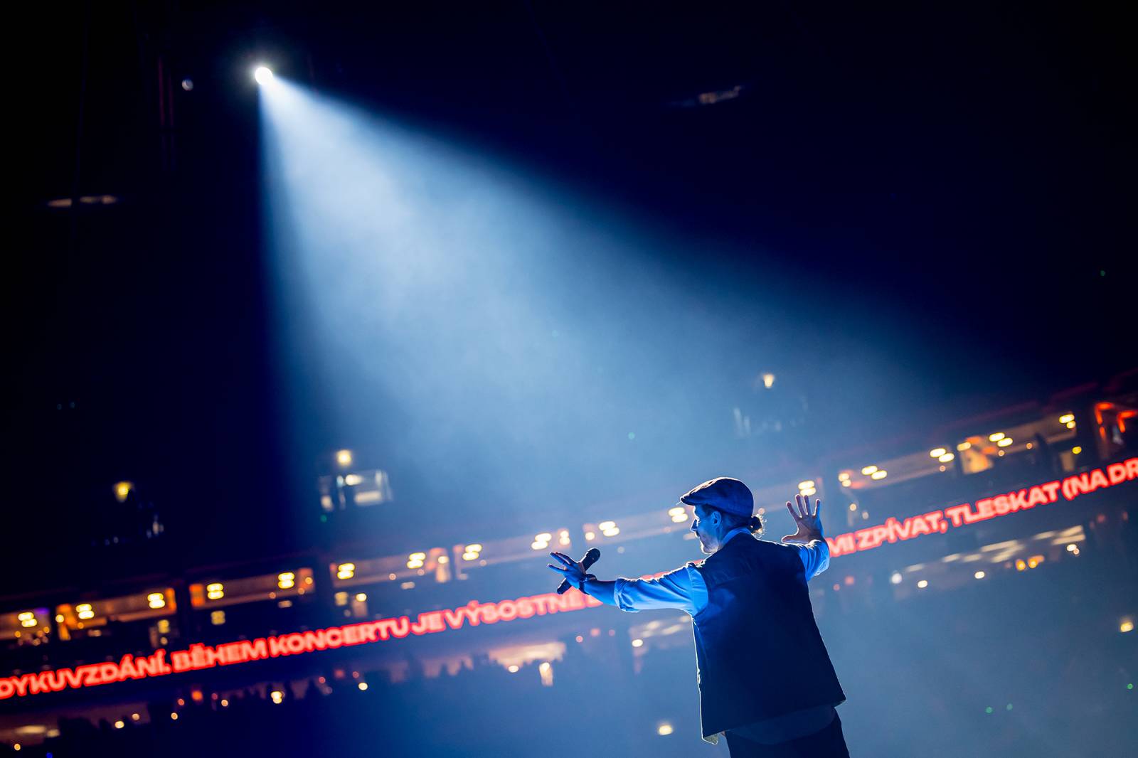 Kvalitní hudba, špičkoví tanečníci a emocemi nabitá show. Vojtěch Dyk si splnil sen a učaroval O2 areně