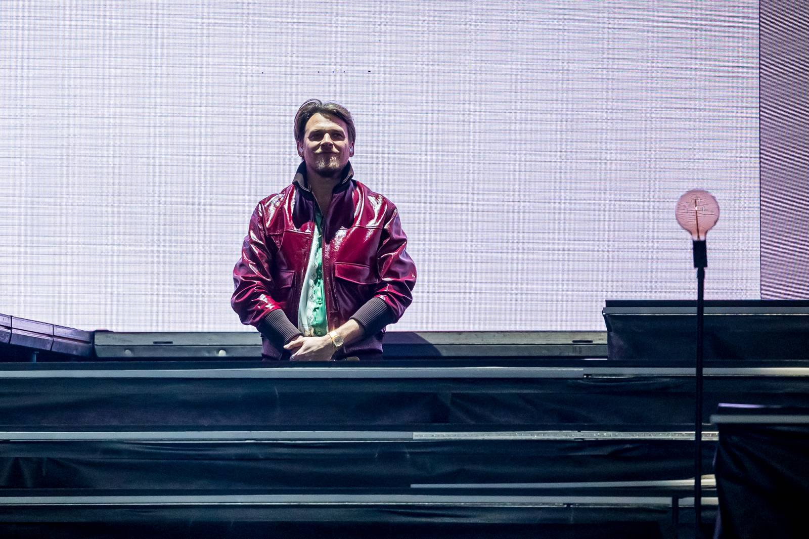 Kvalitní hudba, špičkoví tanečníci a emocemi nabitá show. Vojtěch Dyk si splnil sen a učaroval O2 areně