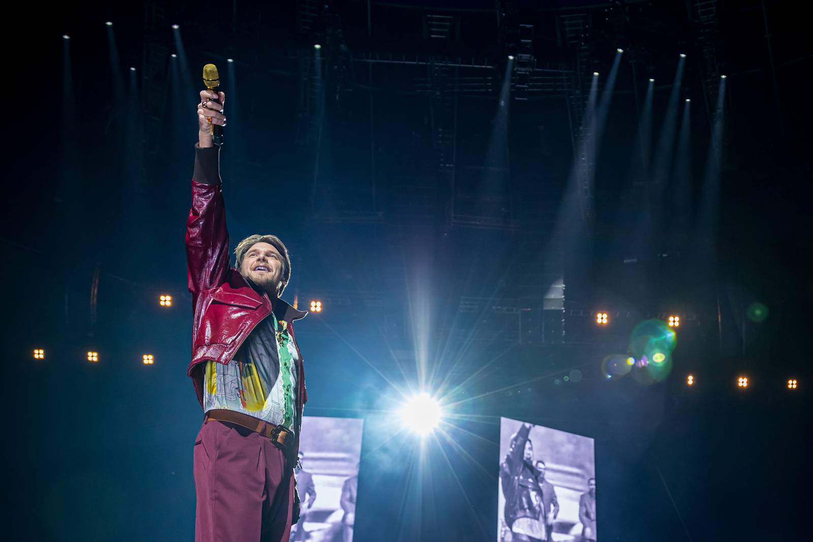 Kvalitní hudba, špičkoví tanečníci a emocemi nabitá show. Vojtěch Dyk si splnil sen a učaroval O2 areně