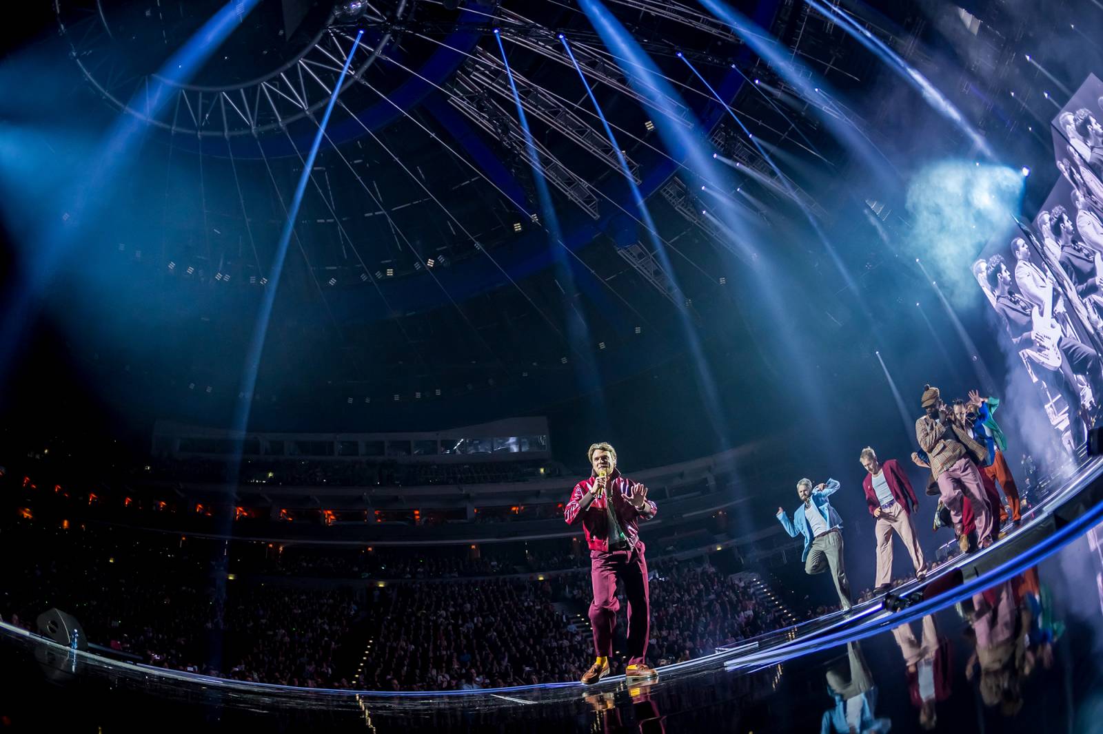 Kvalitní hudba, špičkoví tanečníci a emocemi nabitá show. Vojtěch Dyk si splnil sen a učaroval O2 areně
