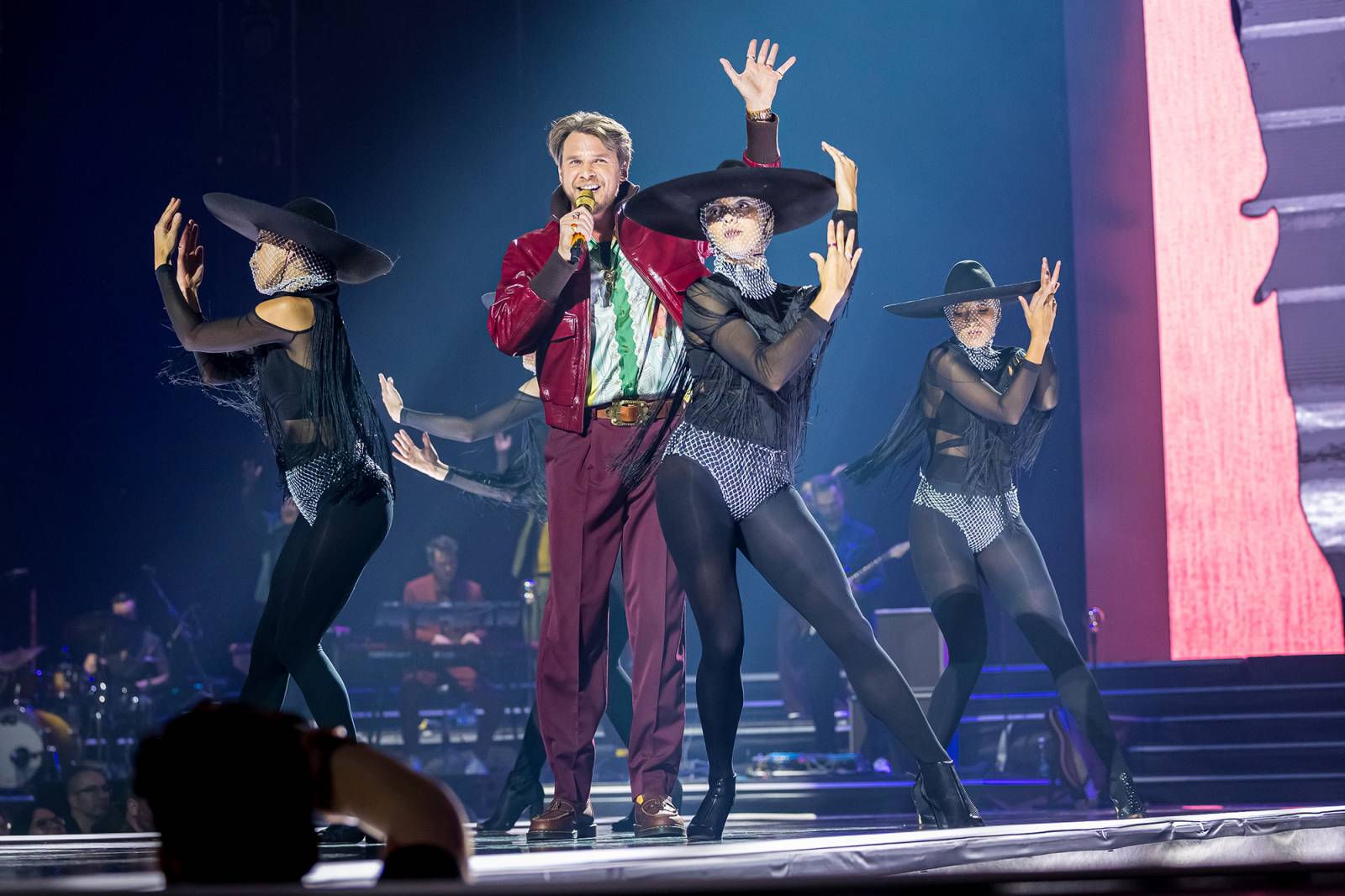 Kvalitní hudba, špičkoví tanečníci a emocemi nabitá show. Vojtěch Dyk si splnil sen a učaroval O2 areně