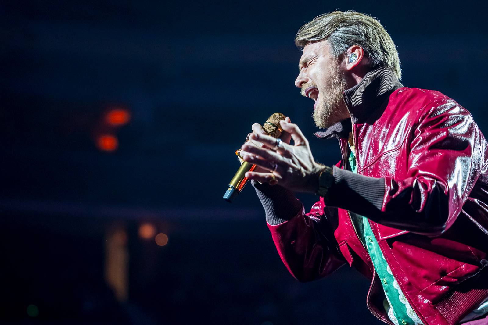 Kvalitní hudba, špičkoví tanečníci a emocemi nabitá show. Vojtěch Dyk si splnil sen a učaroval O2 areně