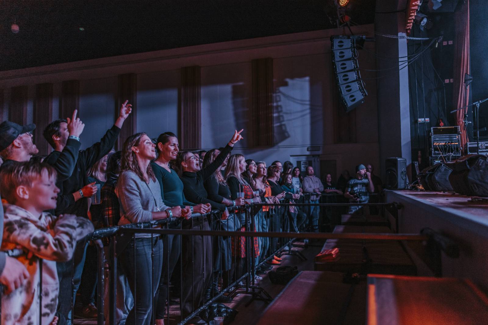 Wohnout zase elektricky. Kapela roztančila Plzeň, jejím hostem byli Resumé