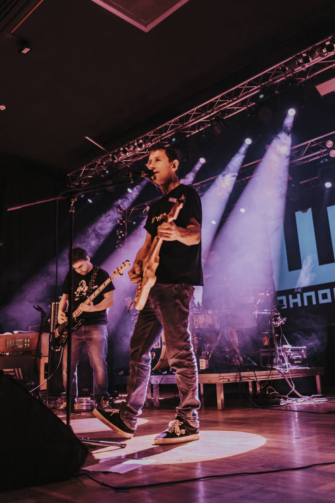 Wohnout zase elektricky. Kapela roztančila Plzeň, jejím hostem byli Resumé