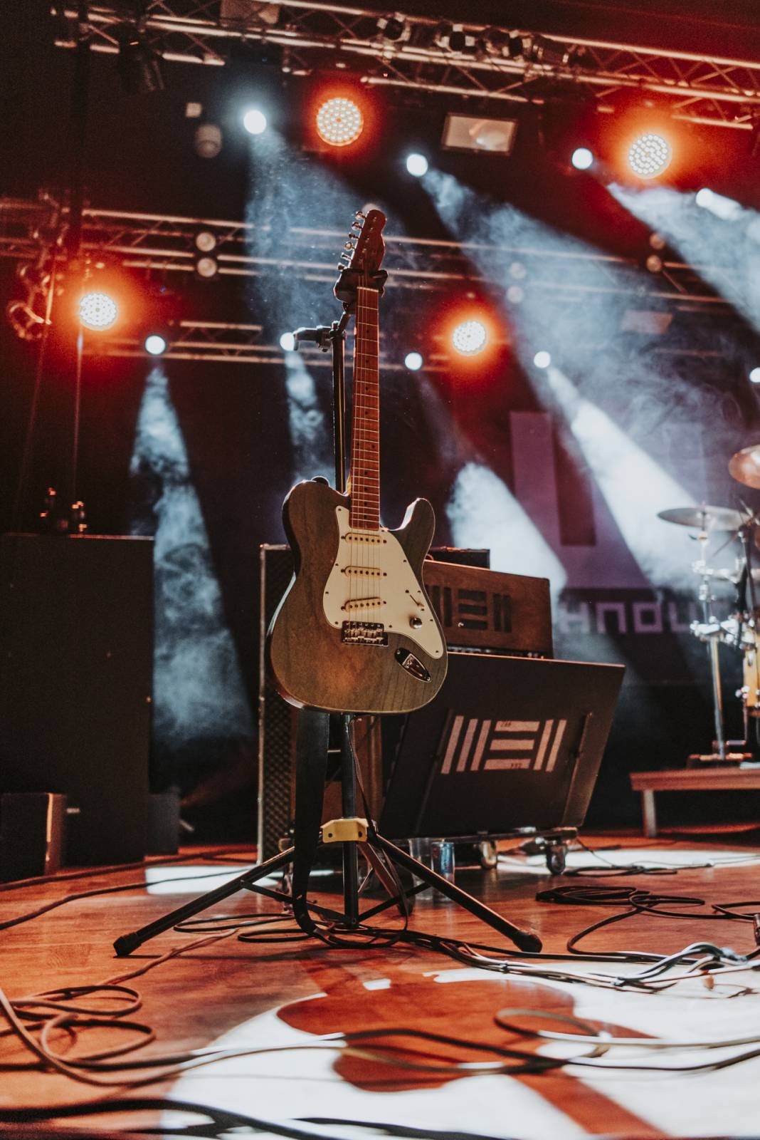 Wohnout zase elektricky. Kapela roztančila Plzeň, jejím hostem byli Resumé