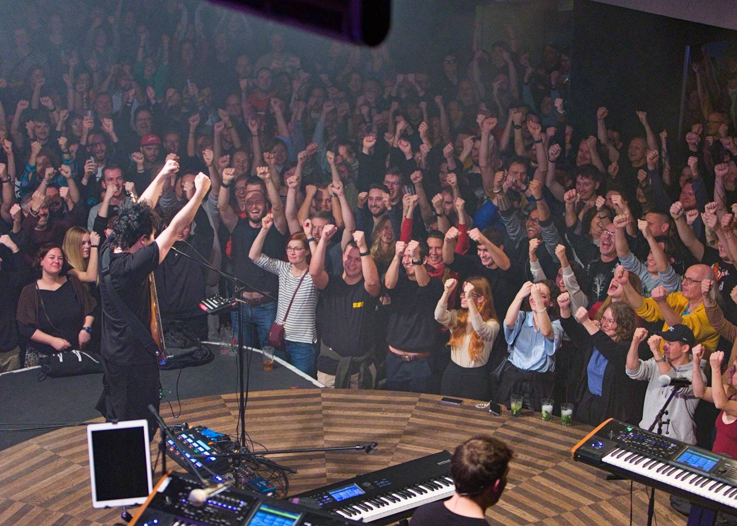 Dirty Loops odpálili v Lucerna Music Baru pořádnou nálož funku