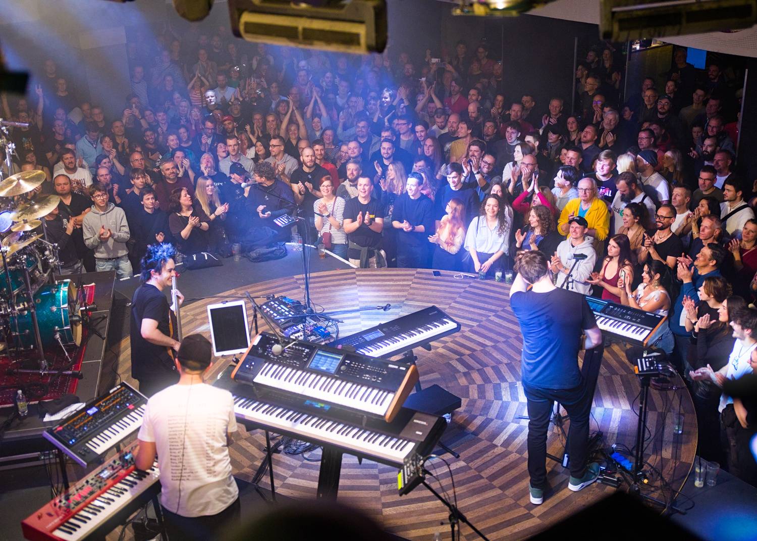 Dirty Loops odpálili v Lucerna Music Baru pořádnou nálož funku