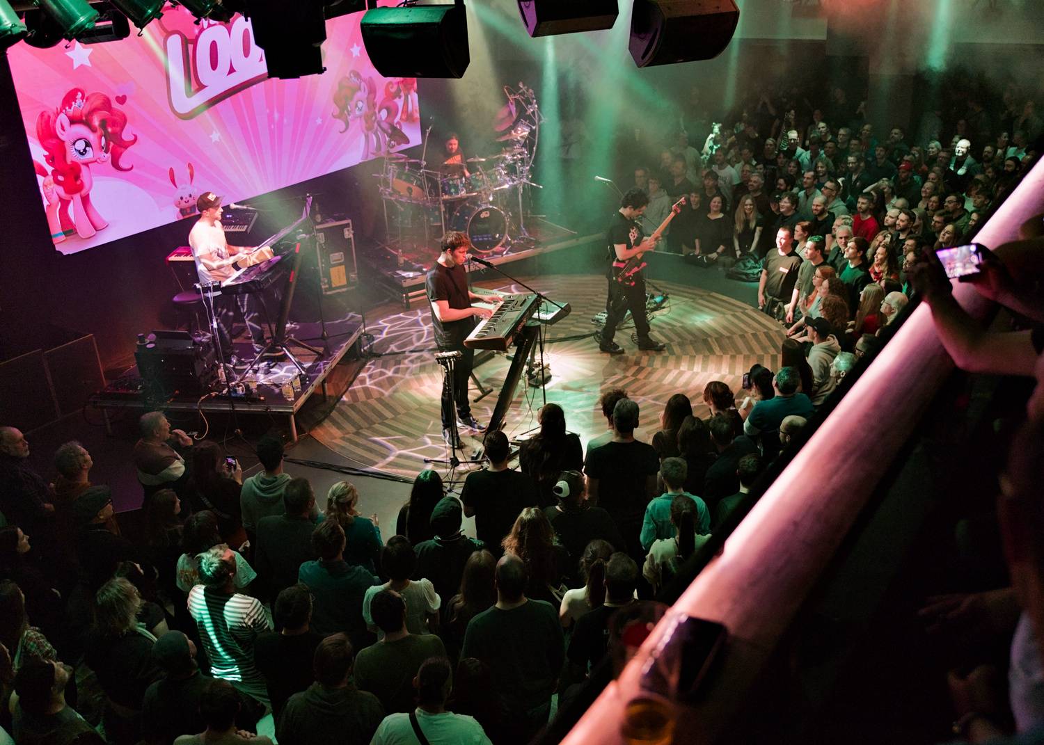 Dirty Loops odpálili v Lucerna Music Baru pořádnou nálož funku