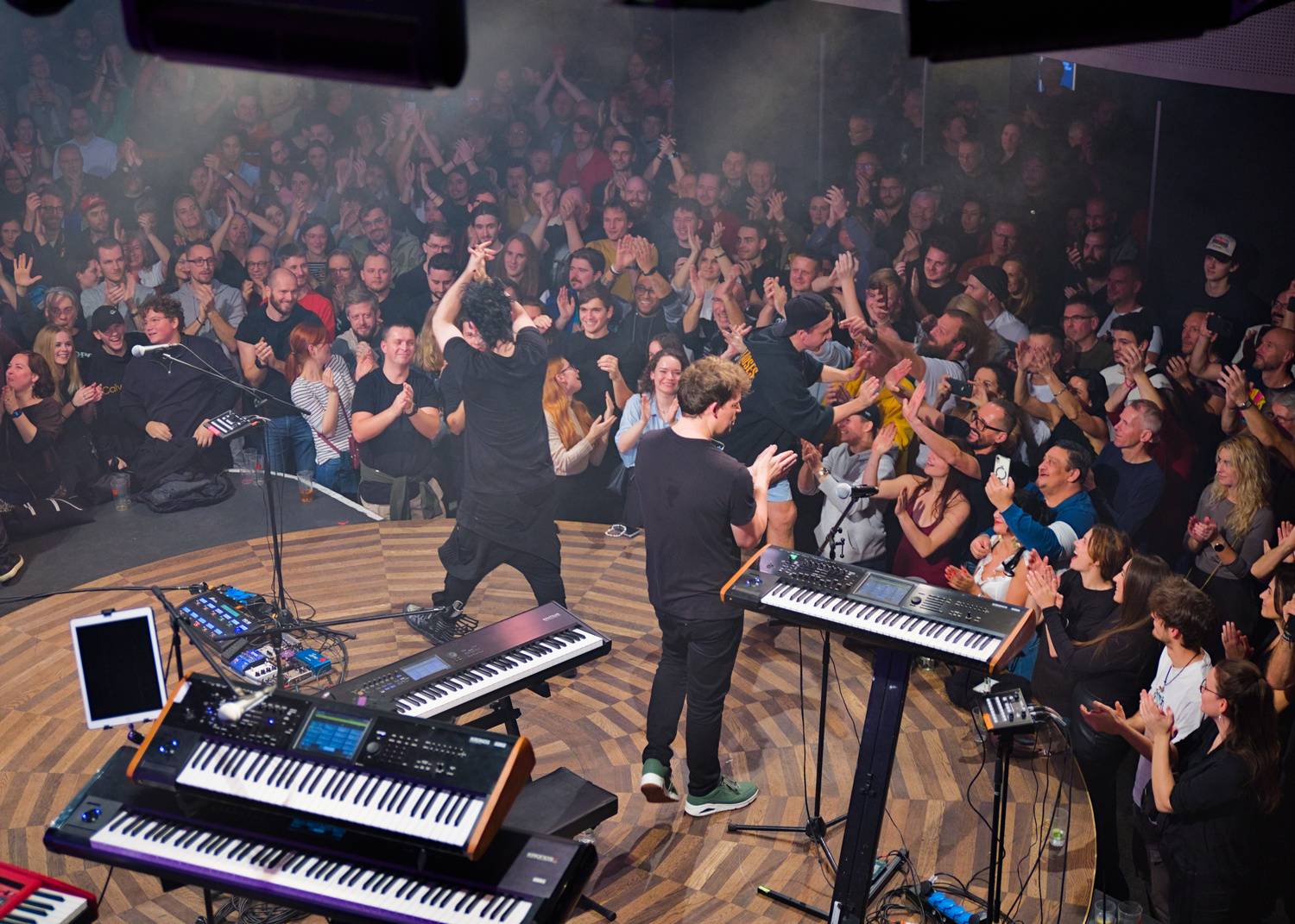 Dirty Loops odpálili v Lucerna Music Baru pořádnou nálož funku