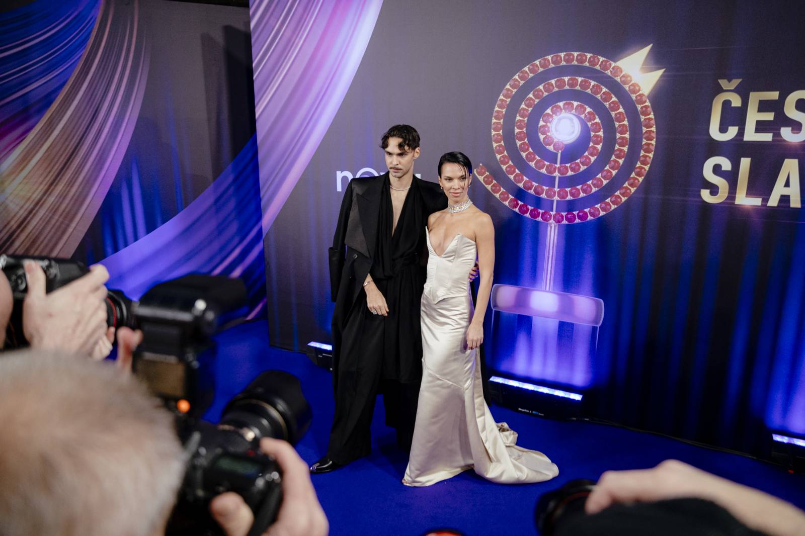 Absolutní slavicí se stala Ewa Farna. Vyhráli i Marek Ztracený a Kabát, bronzem překvapil Václav Noid Bárta