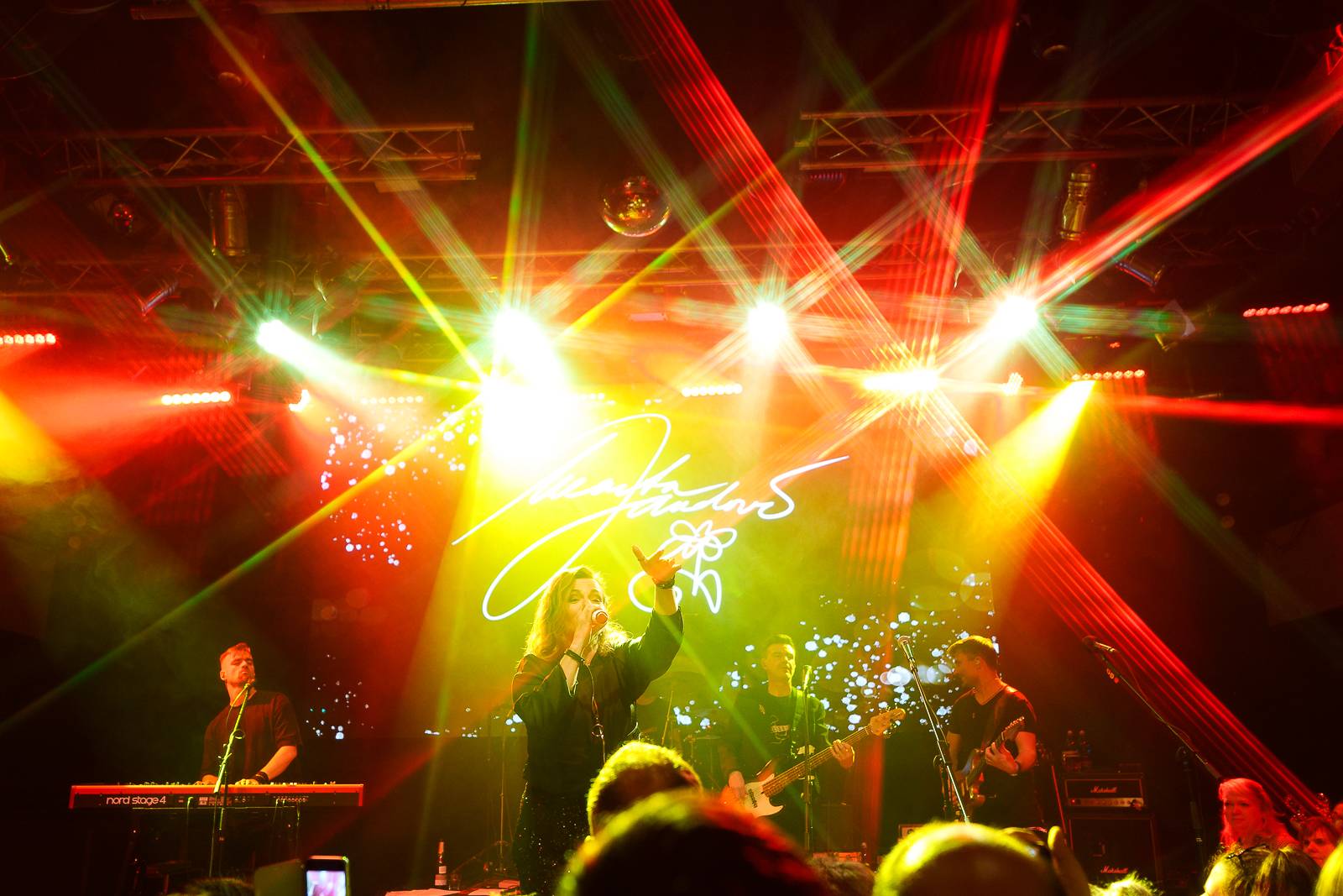 Živelná show, která nenechala nikoho v klidu. Takový byl koncert Marty Jandové v Lucerna Music Baru