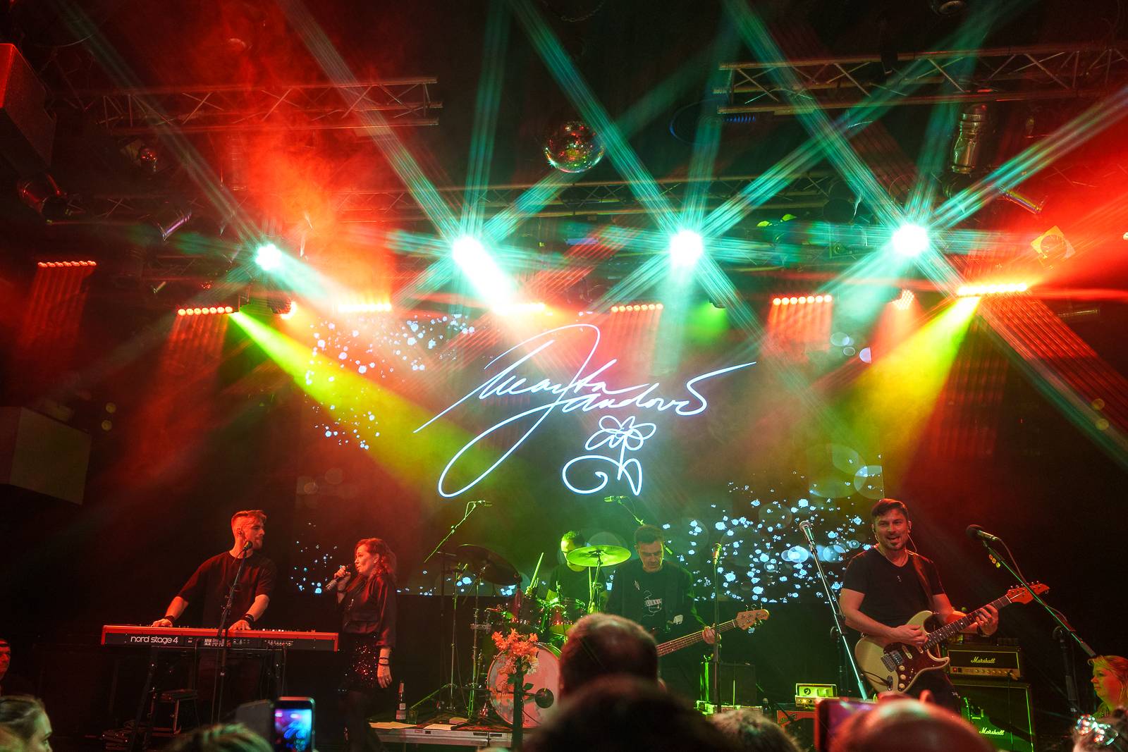 Živelná show, která nenechala nikoho v klidu. Takový byl koncert Marty Jandové v Lucerna Music Baru