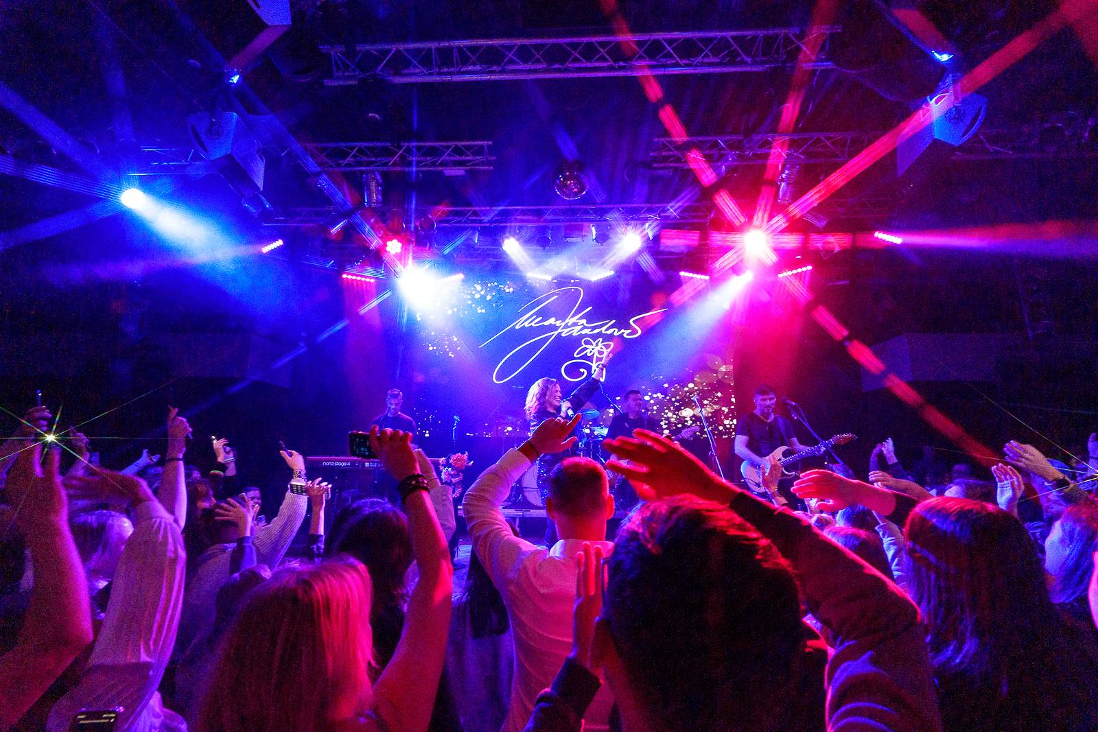 Živelná show, která nenechala nikoho v klidu. Takový byl koncert Marty Jandové v Lucerna Music Baru