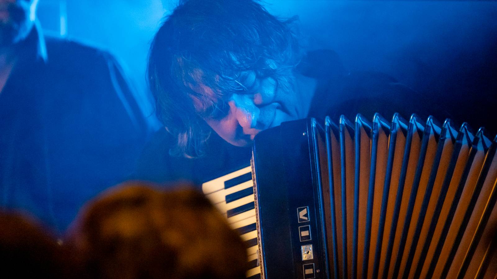 Schodiště pokřtilo v Café V lese modrou část svého 2LP, kmotrem se stal Golda ze Znouzectnosti