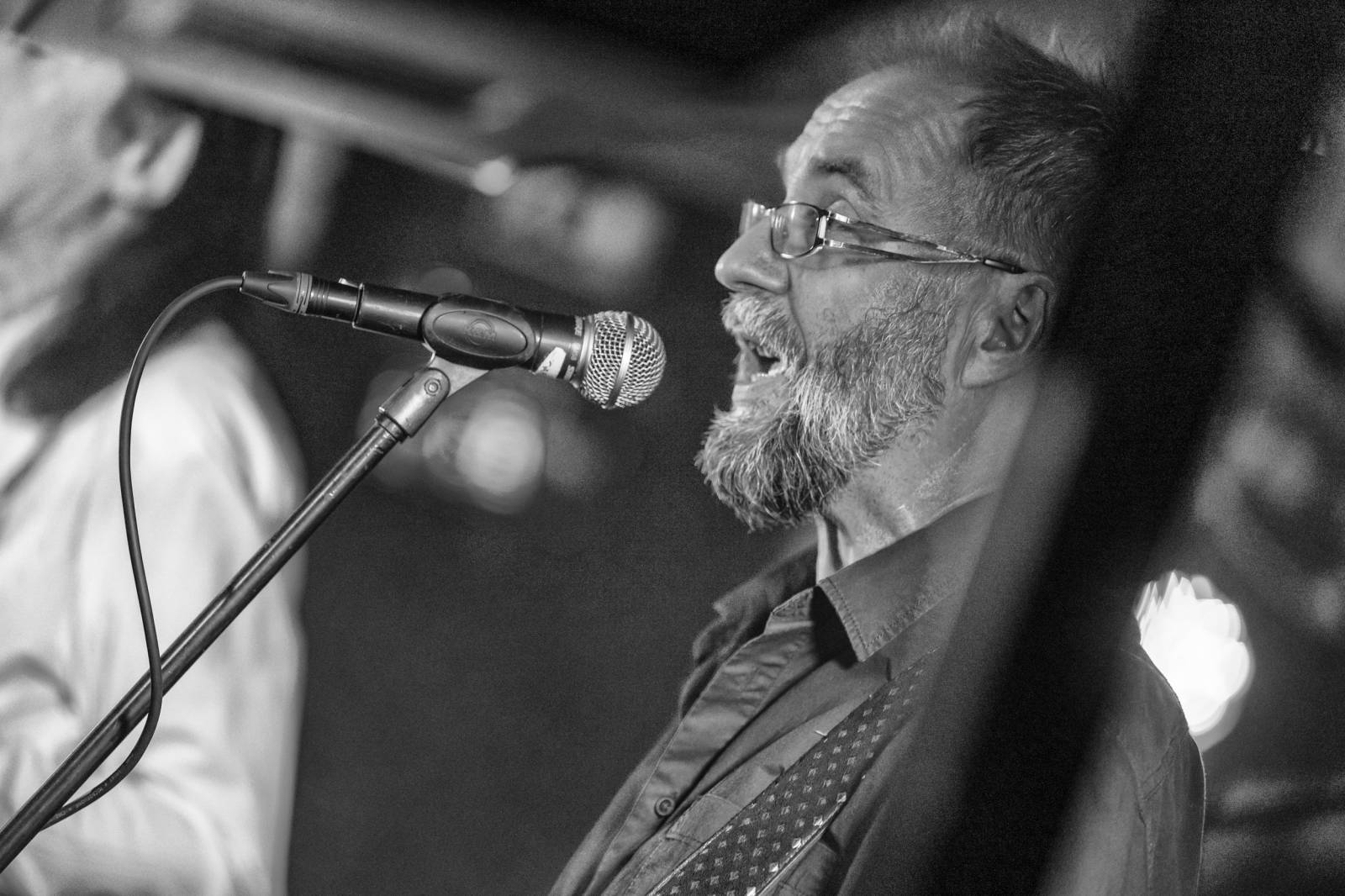 Schodiště pokřtilo v Café V lese modrou část svého 2LP, kmotrem se stal Golda ze Znouzectnosti