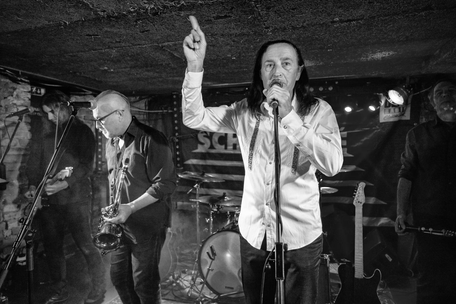 Schodiště pokřtilo v Café V lese modrou část svého 2LP, kmotrem se stal Golda ze Znouzectnosti