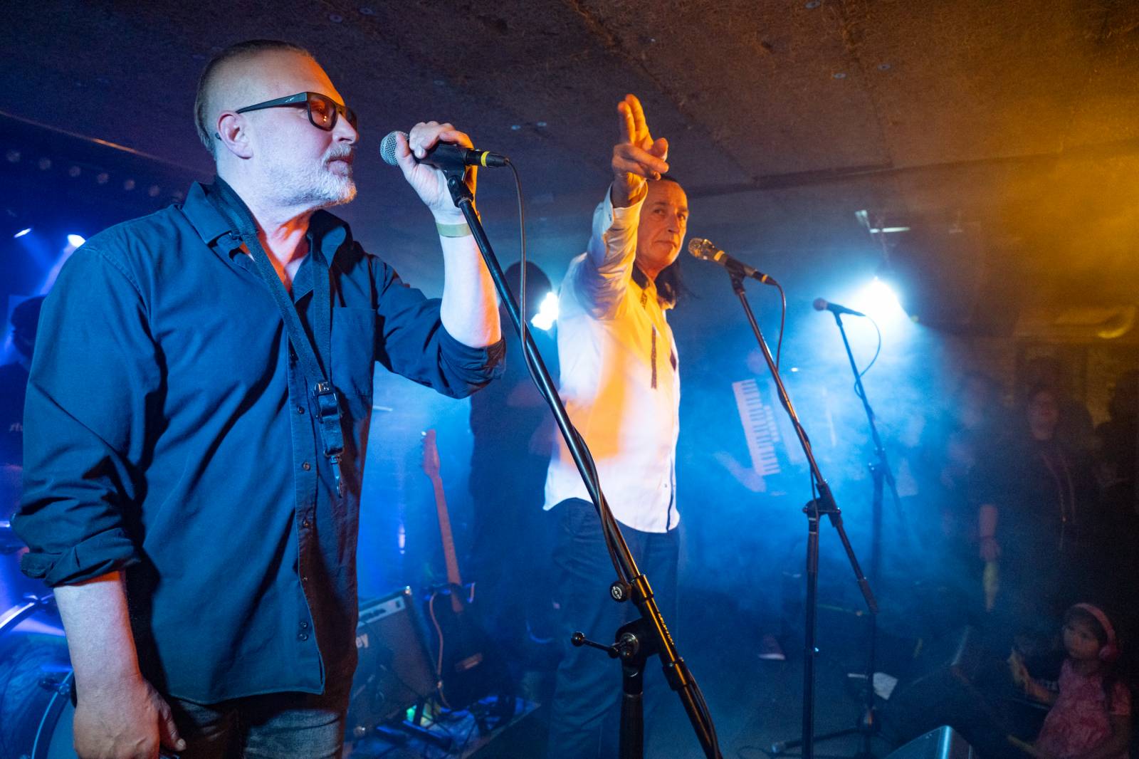 Schodiště pokřtilo v Café V lese modrou část svého 2LP, kmotrem se stal Golda ze Znouzectnosti