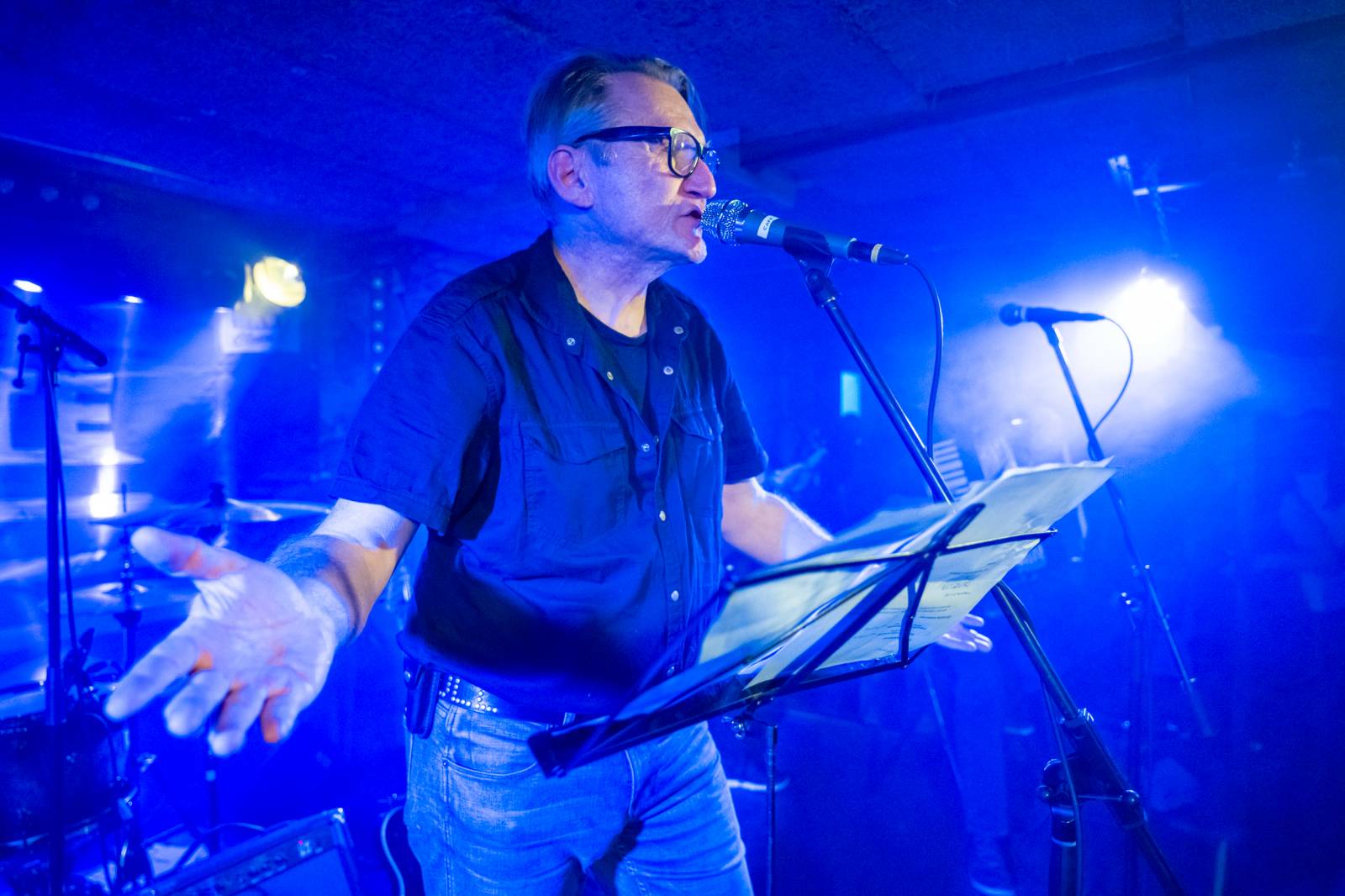 Schodiště pokřtilo v Café V lese modrou část svého 2LP, kmotrem se stal Golda ze Znouzectnosti