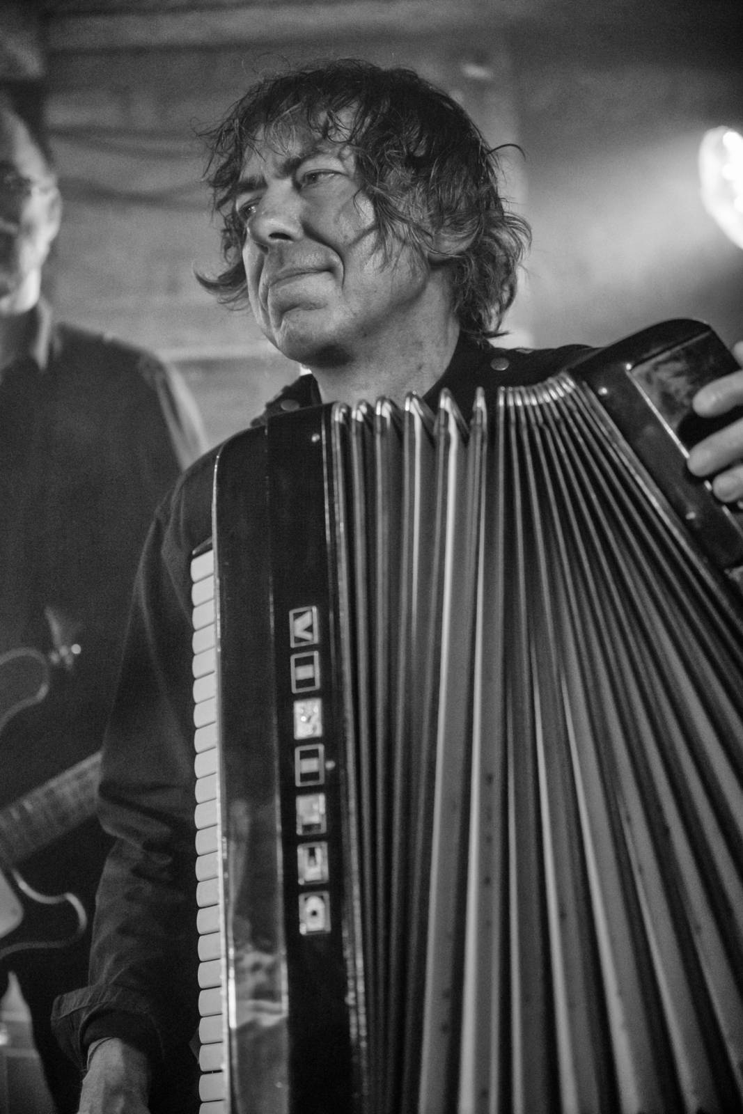 Schodiště pokřtilo v Café V lese modrou část svého 2LP, kmotrem se stal Golda ze Znouzectnosti