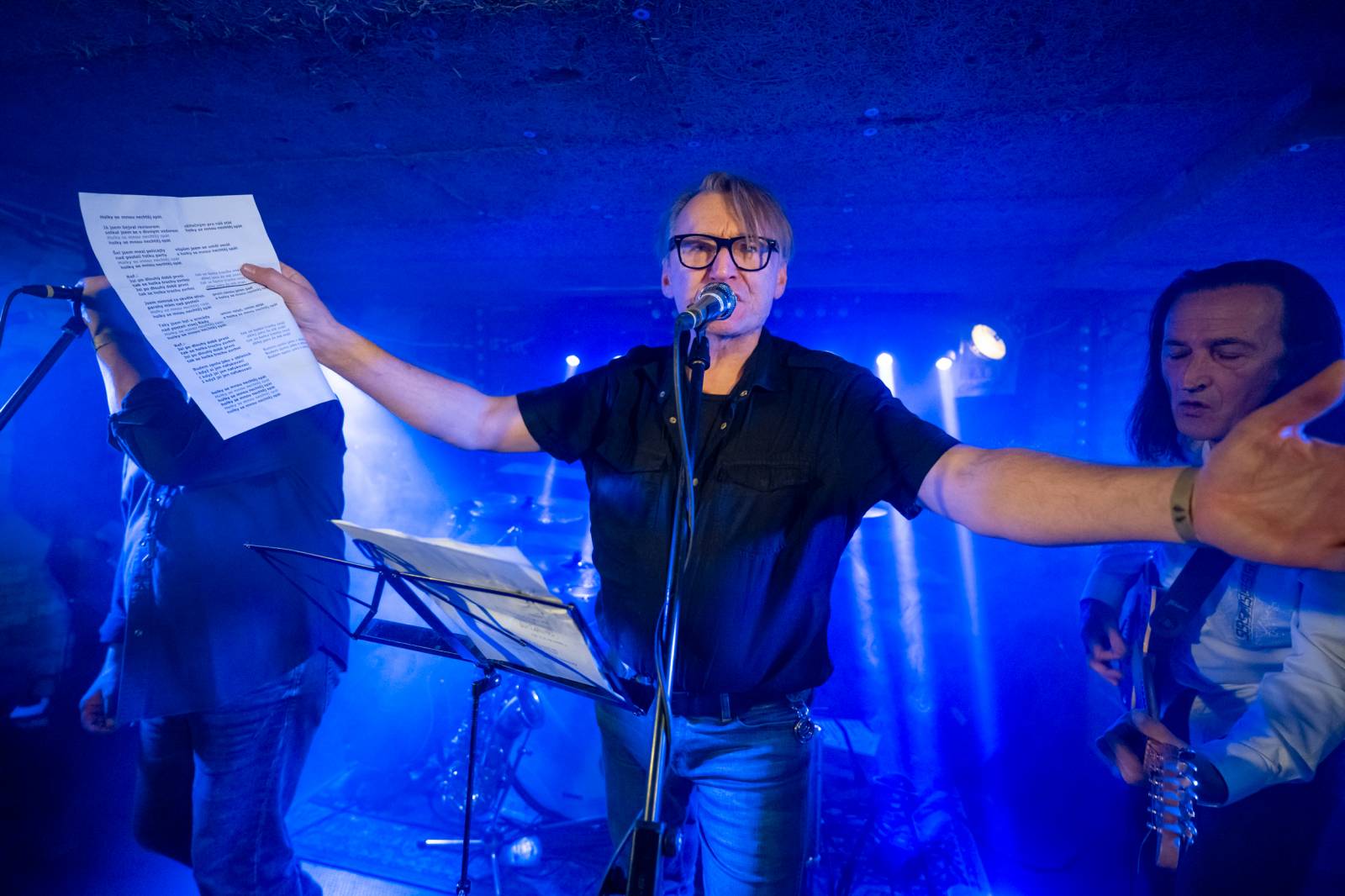 Schodiště pokřtilo v Café V lese modrou část svého 2LP, kmotrem se stal Golda ze Znouzectnosti