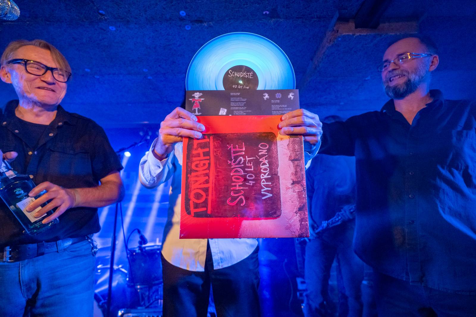 Schodiště pokřtilo v Café V lese modrou část svého 2LP, kmotrem se stal Golda ze Znouzectnosti